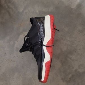 Air Jordan 11 size 10 black/white/red